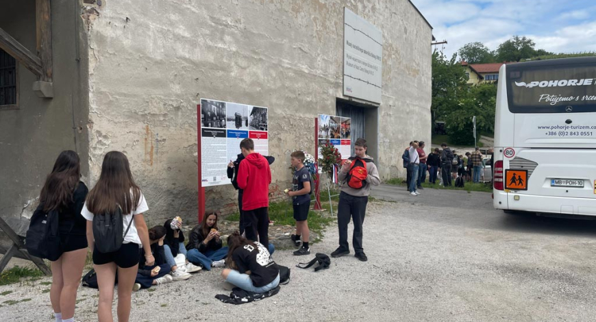 Obisk celega avtobusa učencev in učiteljev Osnovne šole Anice Černejeve Makole